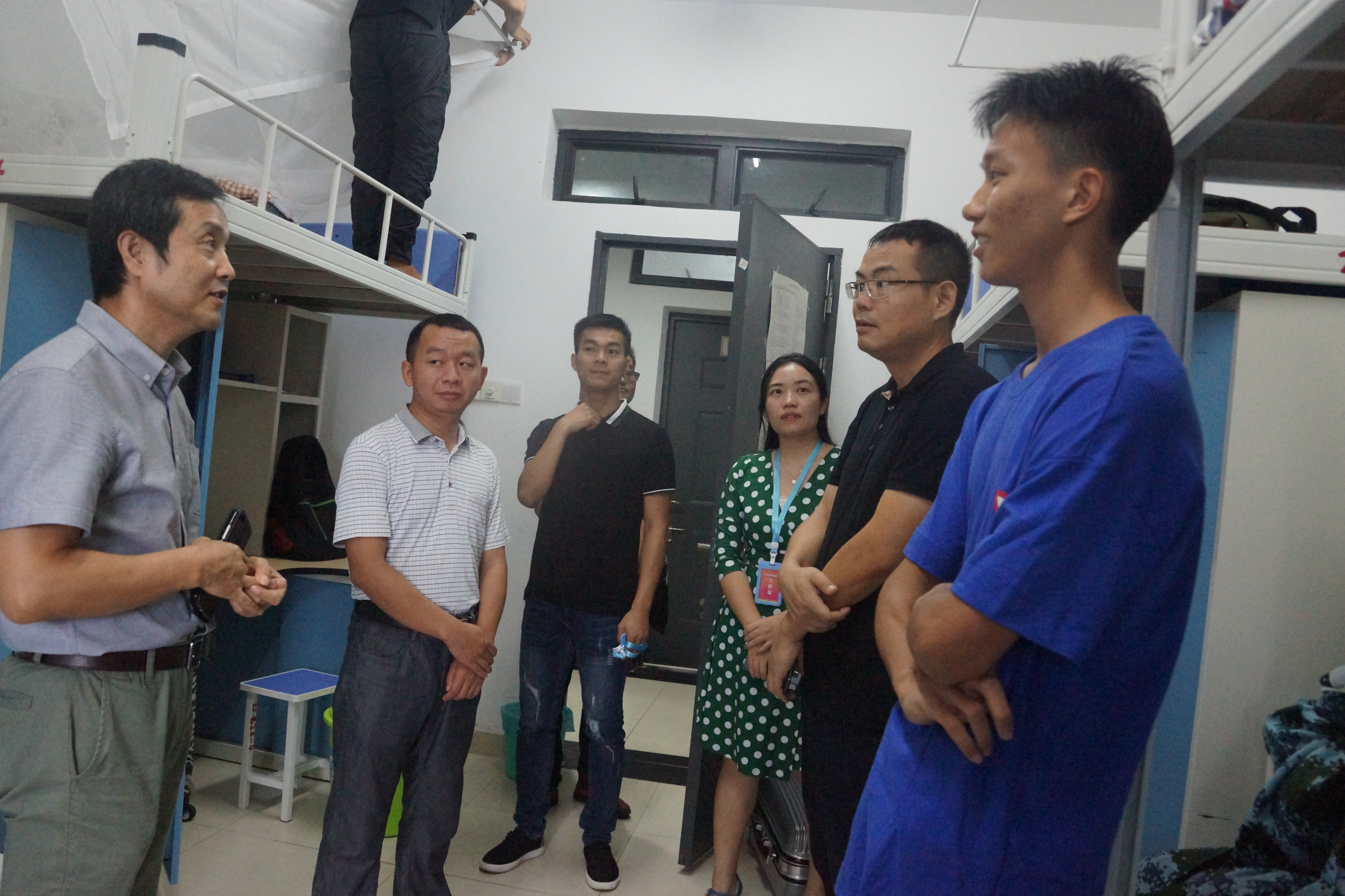 ​公司领导走访新生宿舍-看望18级萌新1.JPG